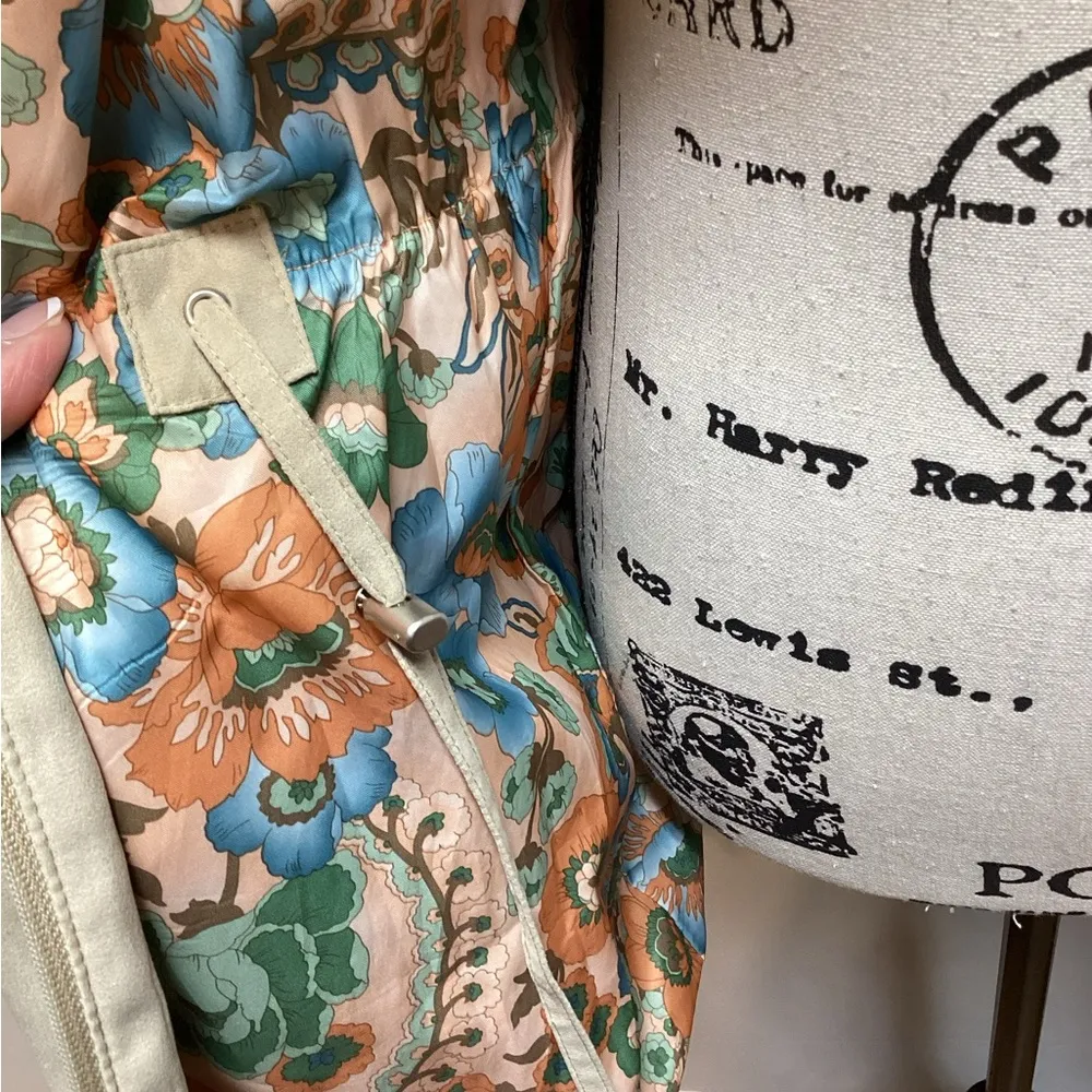 London Fog  coat. Size Small. Tan/Camel - Image 10