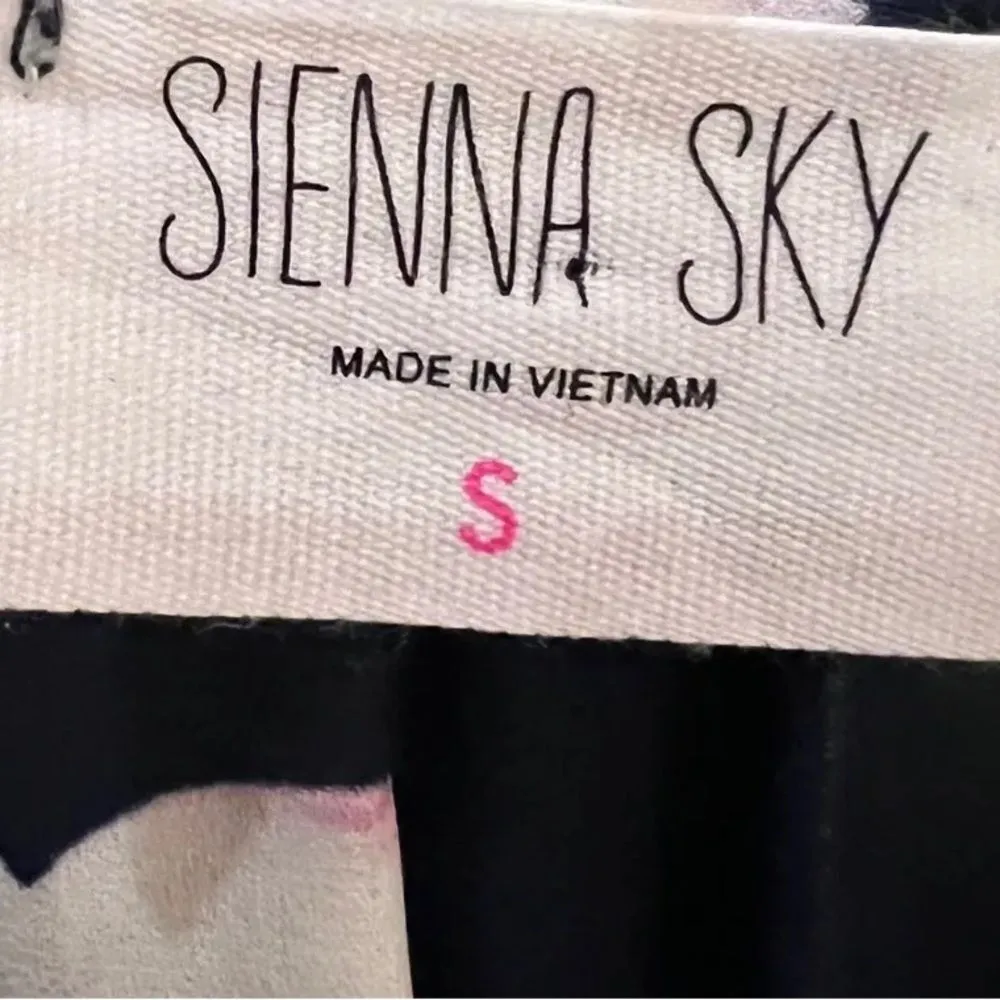 navy floral faux wrap top size small NWOT - Image 6