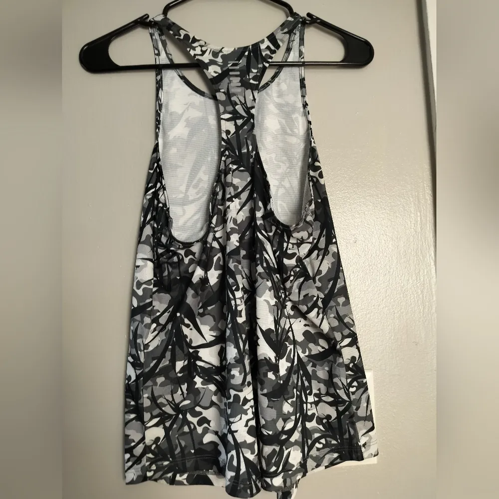 Under Armour Black and White Tank Top - Image 2