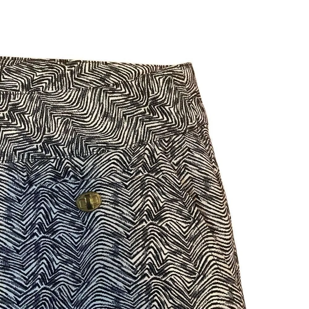 EP Pro shorts size 10 black white gold shorts - Image 2