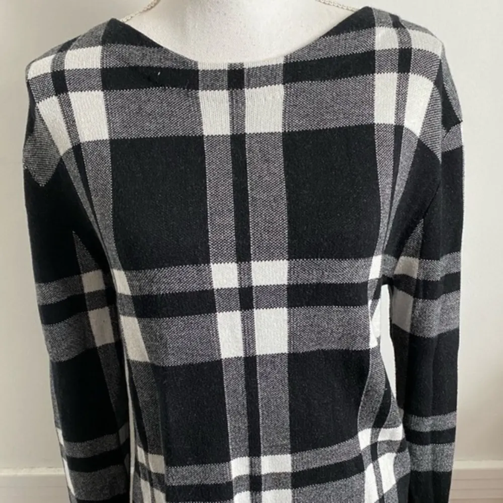 Le Lis • Black and White Plaid Crew Neck Sweater - Image 3