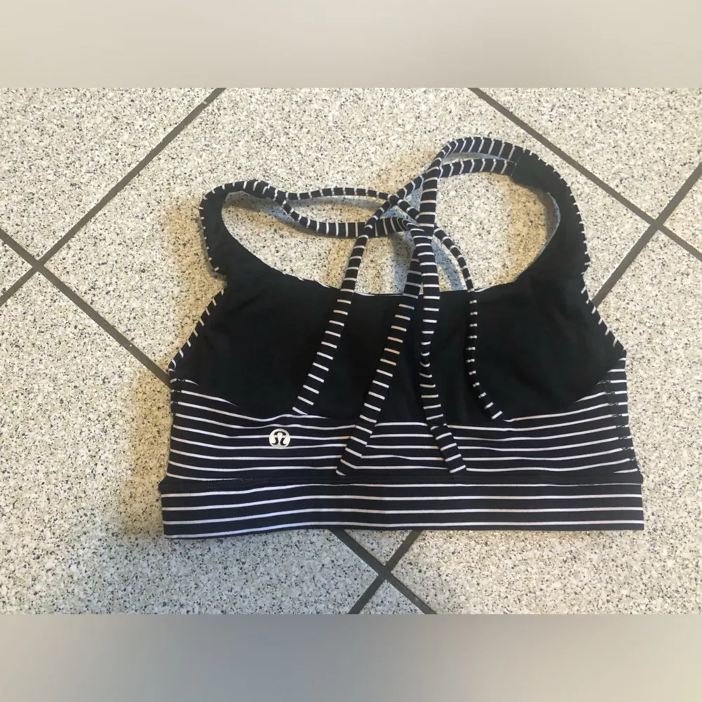 Lululemon  Athletica Energy Sports Bra in Mod Stripe Black White Size 4 Racerback - Image 5