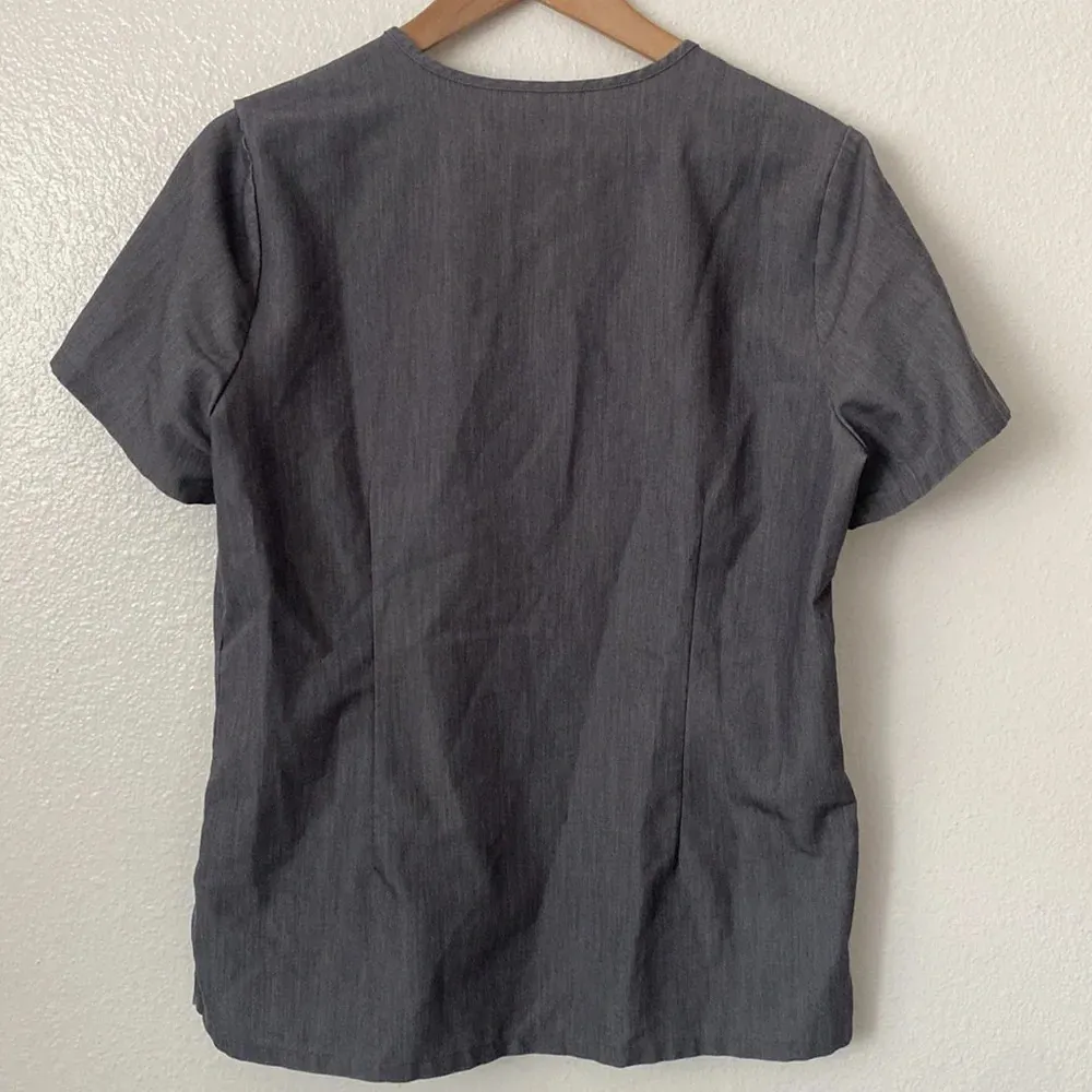 Figs M Catarina One-Pocket Scrub Top in Graphite Gray - Image 8