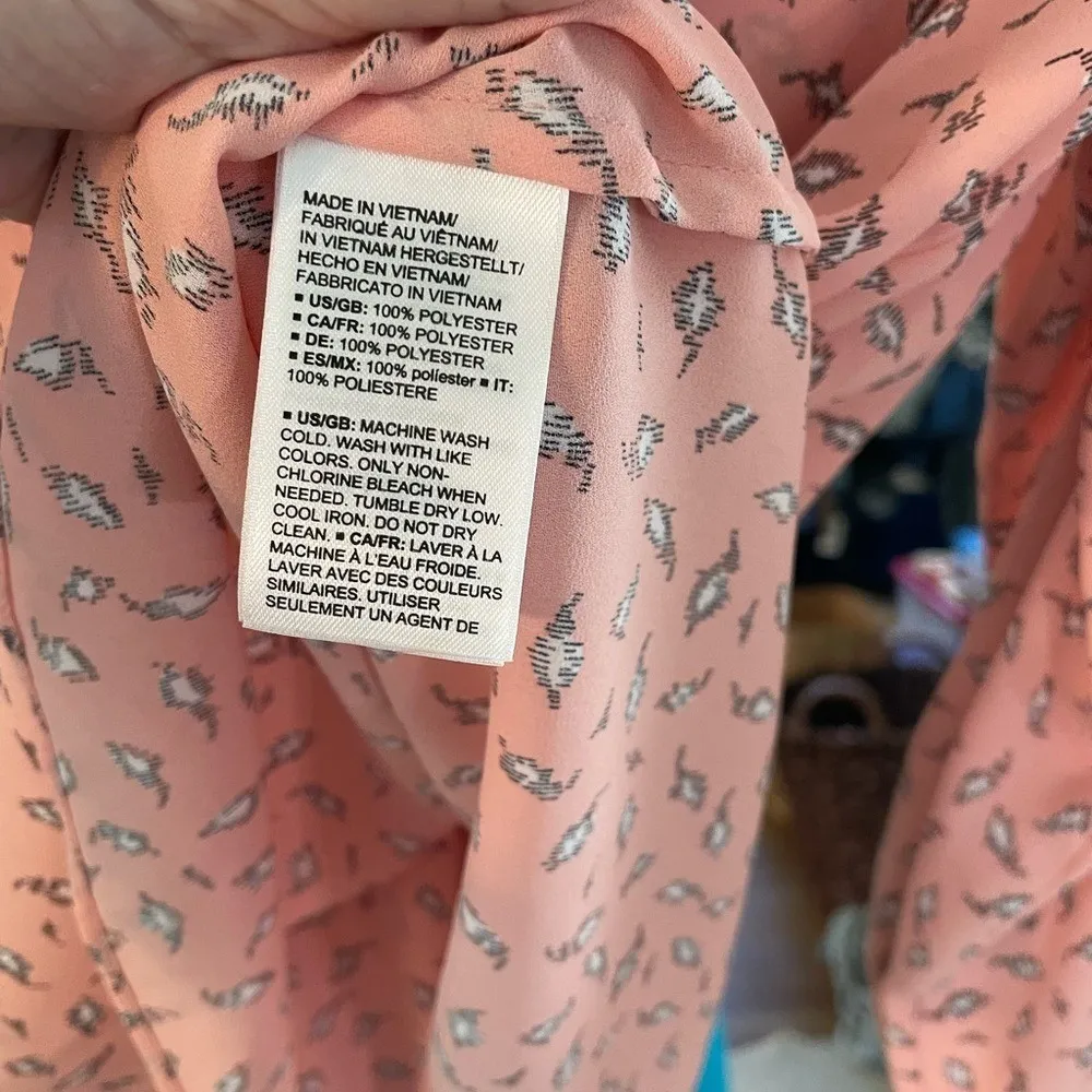 LARK & RO Pink‎ Feather Print Long Sleeve Button Up Shirt Women Size 8 Playful Pink - Image 3