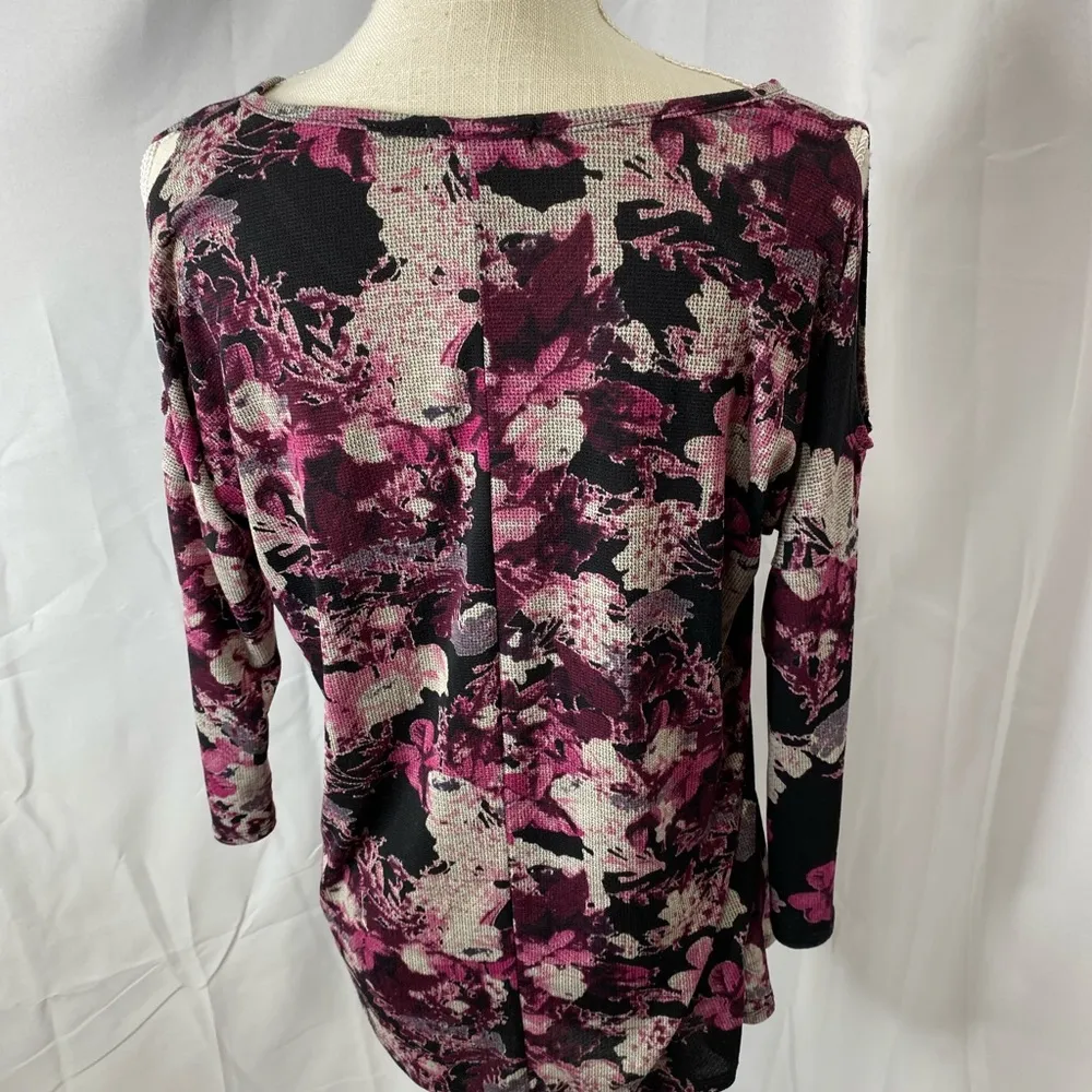 Ava James floral cold shoulder top size medium - Image 5