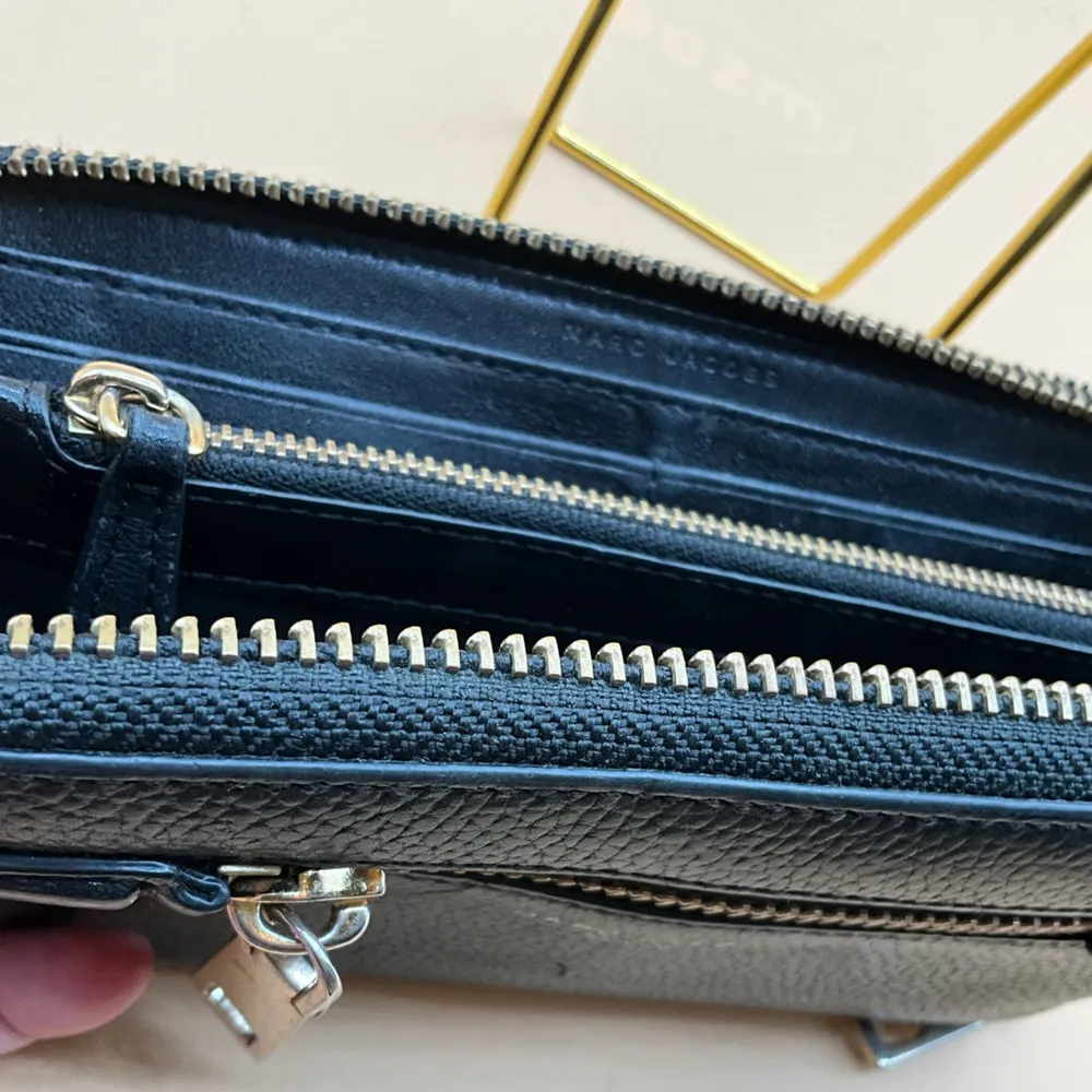 The Continental Marc Jacobs Black Pebbled Leather Zip Around Long Wallet - Image 5