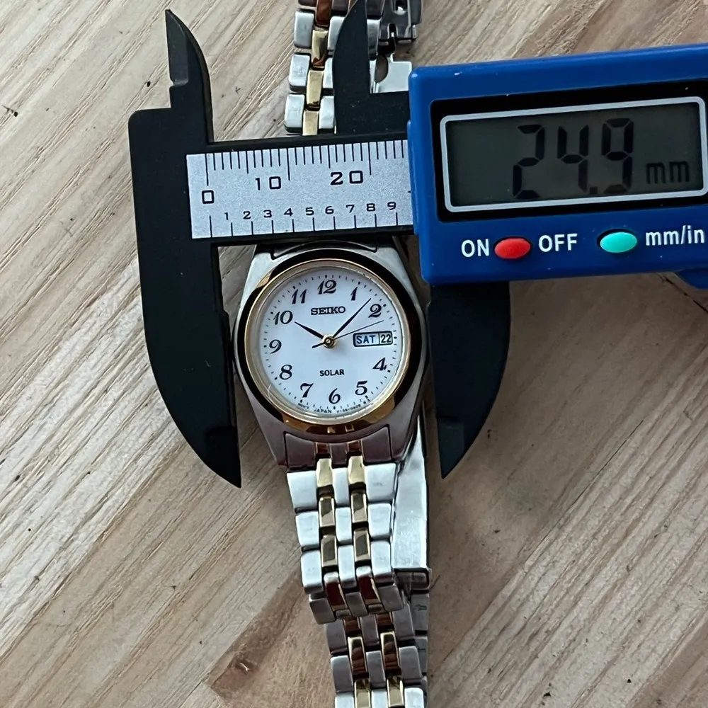 Seiko Solar Ladies Watch Round White Dial Two-Tone Bracelet Day Date Window - Image 12