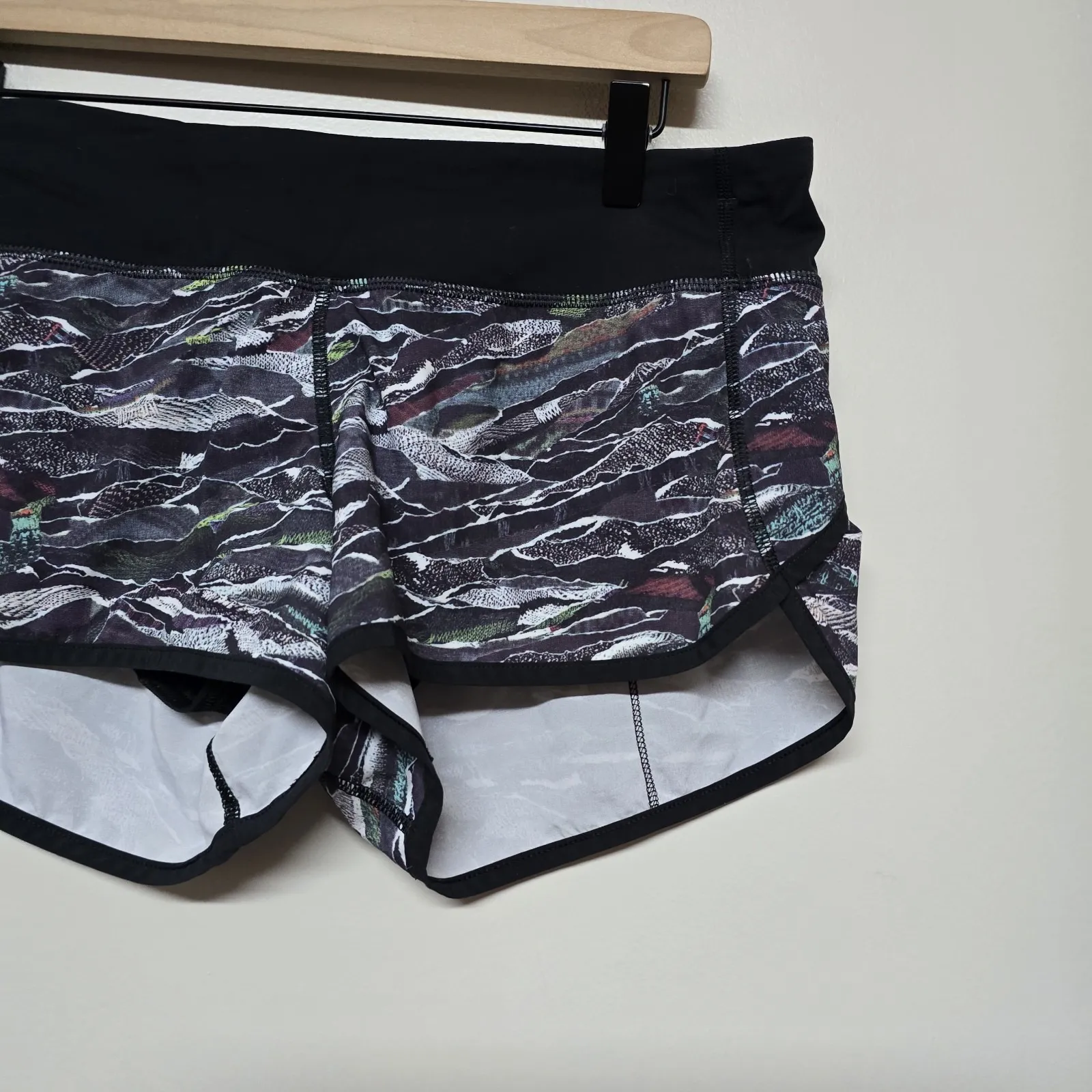 Lululemon Speed Short Mini Sweatr Multi Black Gray Neutral 2.5 Inseam RARE Sz 8 - Image 2