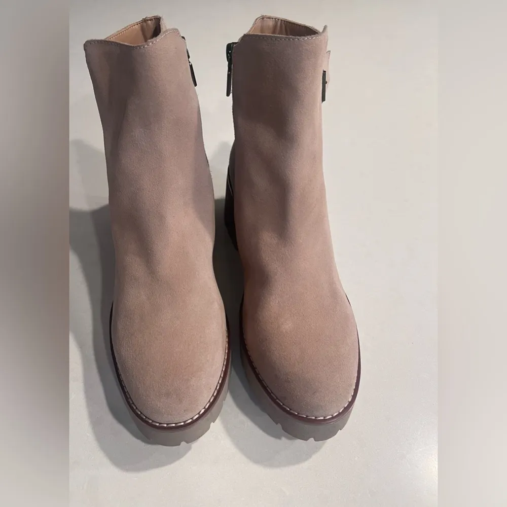 Blondo Darleen Waterproof Suede Lug Sole Chunky Ankle Boots Tan Size 10 NWOB‎ - Image 4