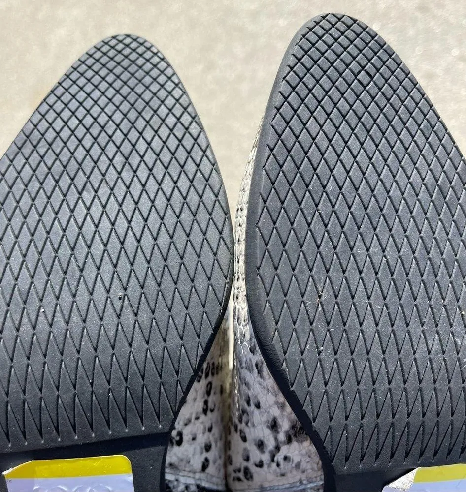 Blondo Leather Elvina Waterproof Snake Embossed Ankle Booties size 6.5 - Image 5