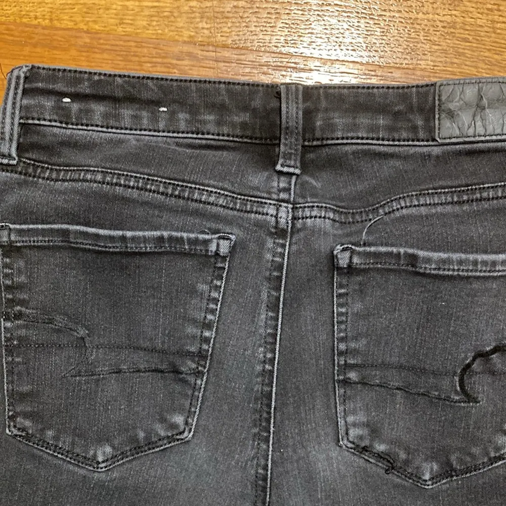 American Eagle 360 next level stretch size 4  Stylish Black Denim Jeans - Image 5