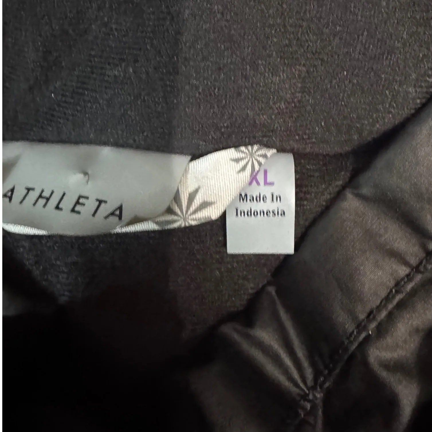 Athleta Alpine Air Vest Black faux fur-trimmed detachable hood. Women's Size XL - Image 3