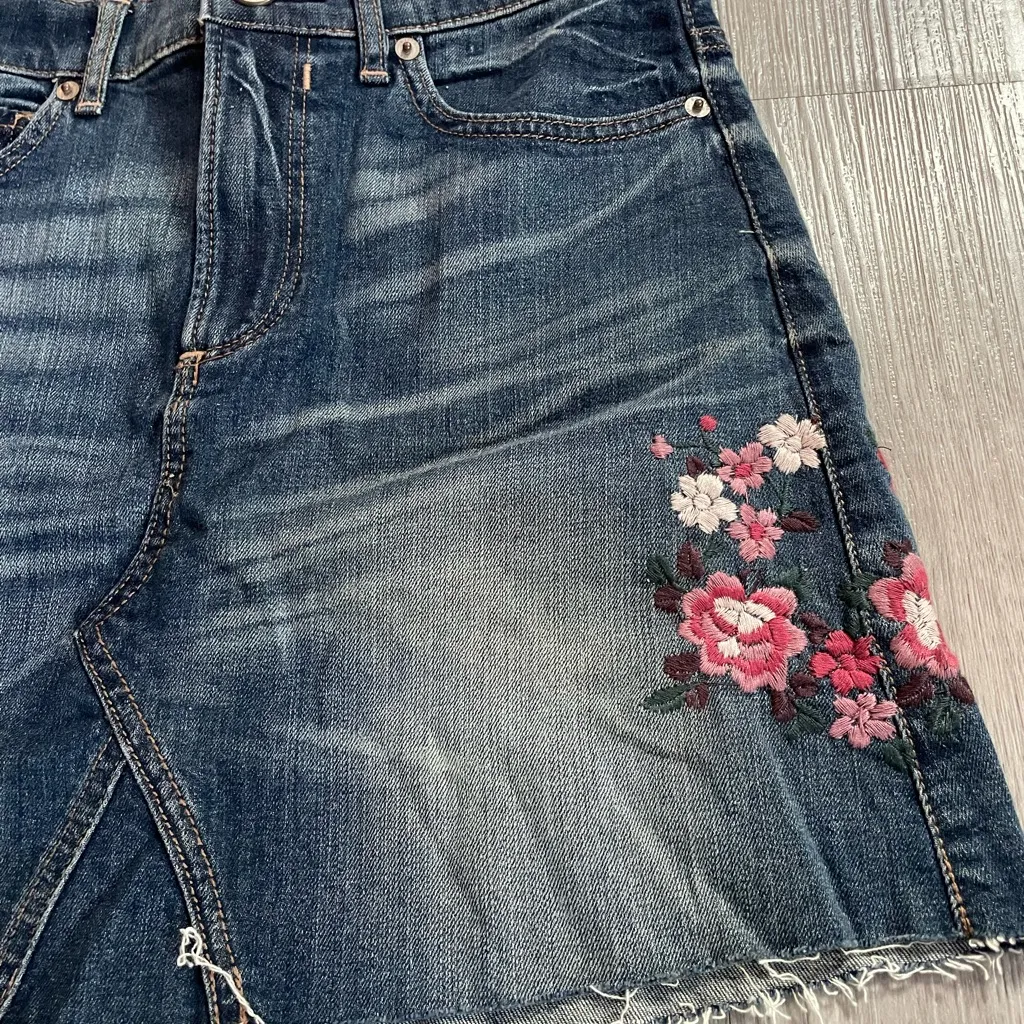 Express Floral Embroidered Denim Mini Skirt Size 2 - Image 4