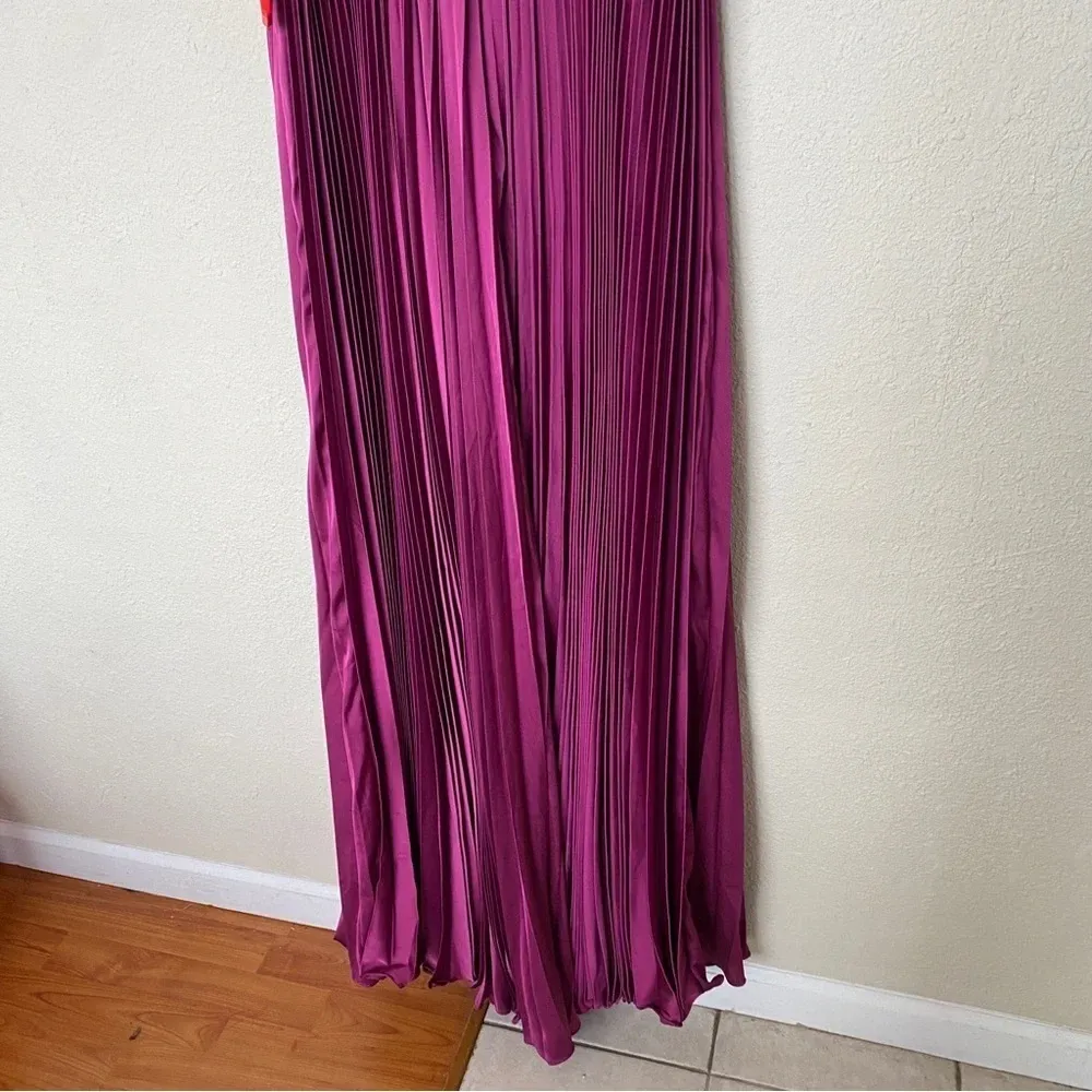 Mac Duggal Pleated Plunge Neck Belted Satin Gown size 8 $458‎ - Image 8