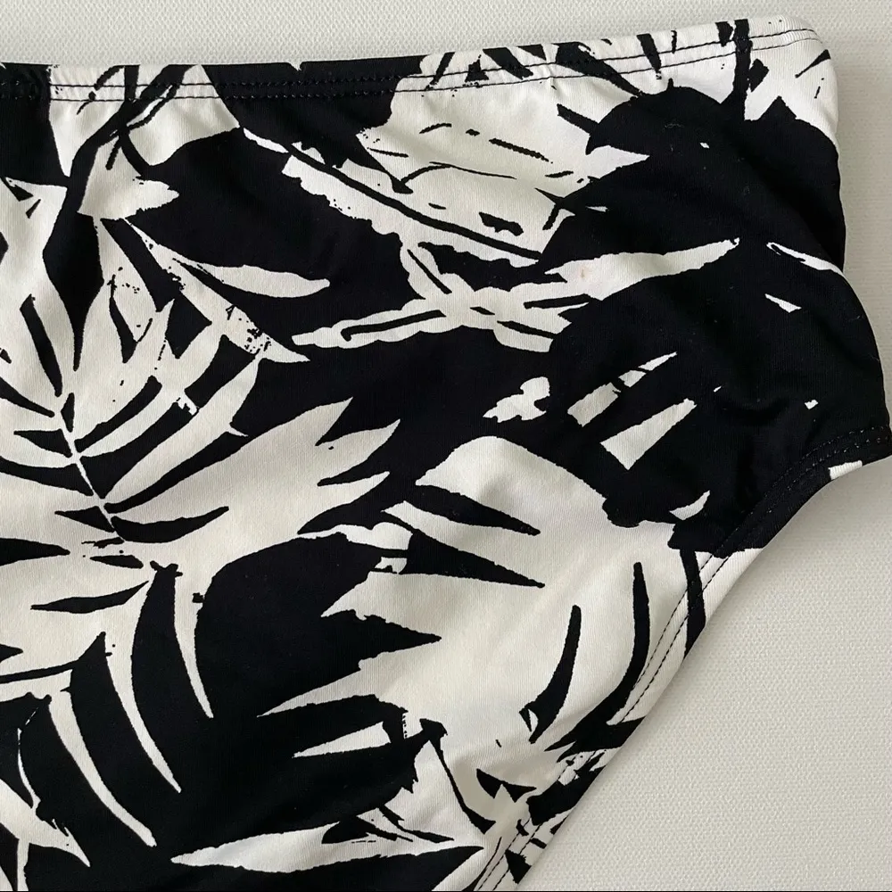 Catalina Swimwear Mid Rise Scoop Bikini Bottom Size S - Image 7