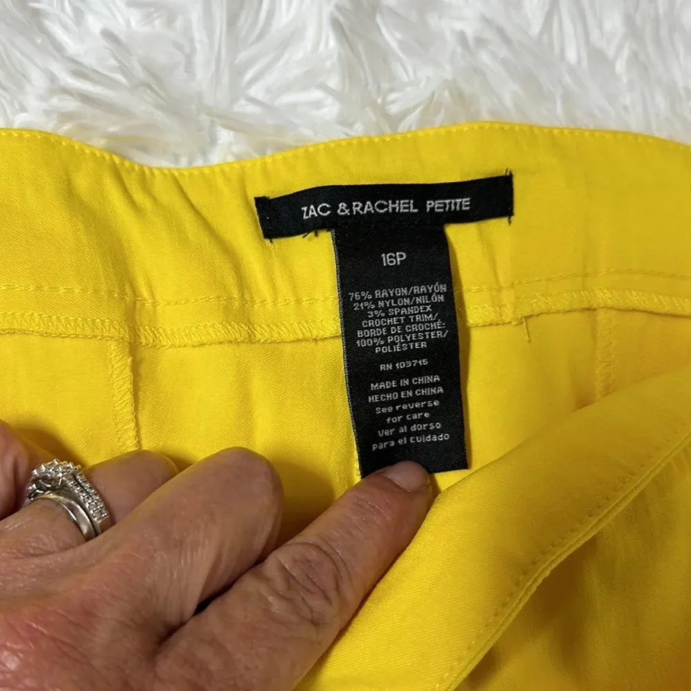 NWOT Zac & Rachel Bright Yellow Capris with Crochet Trim on Bottom Size 16P - Image 3