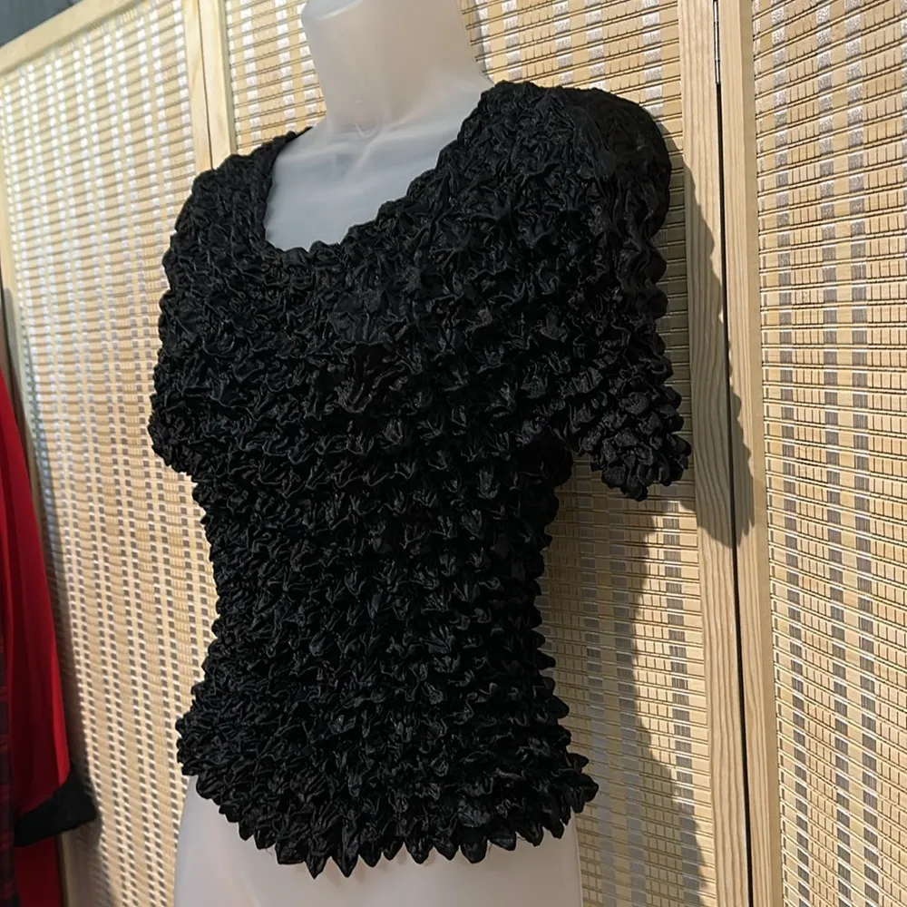 Vintage No Tags at All Black Cropped Silk Feel Stretchy Ruffled Short Sleeve Top Size undefined - Image 5