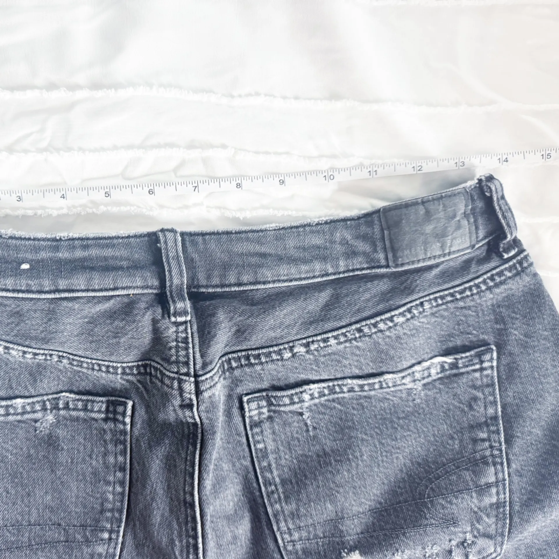 American Eagle High Rise Dad Shorts Mom Shorts Size 8 Black Distressed 4" inseam - Image 5