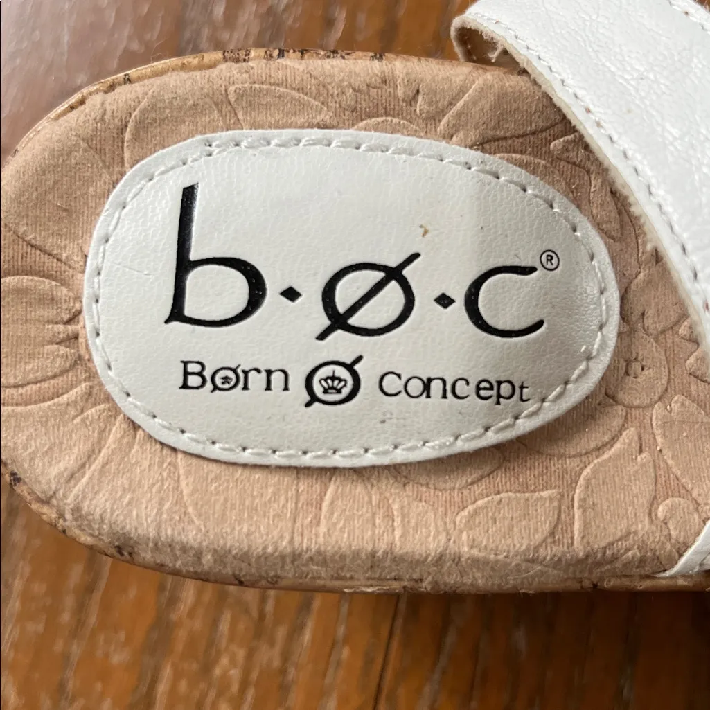 b.o.c. White and Tan Sandals with Floral Design Size 8 - Image 2
