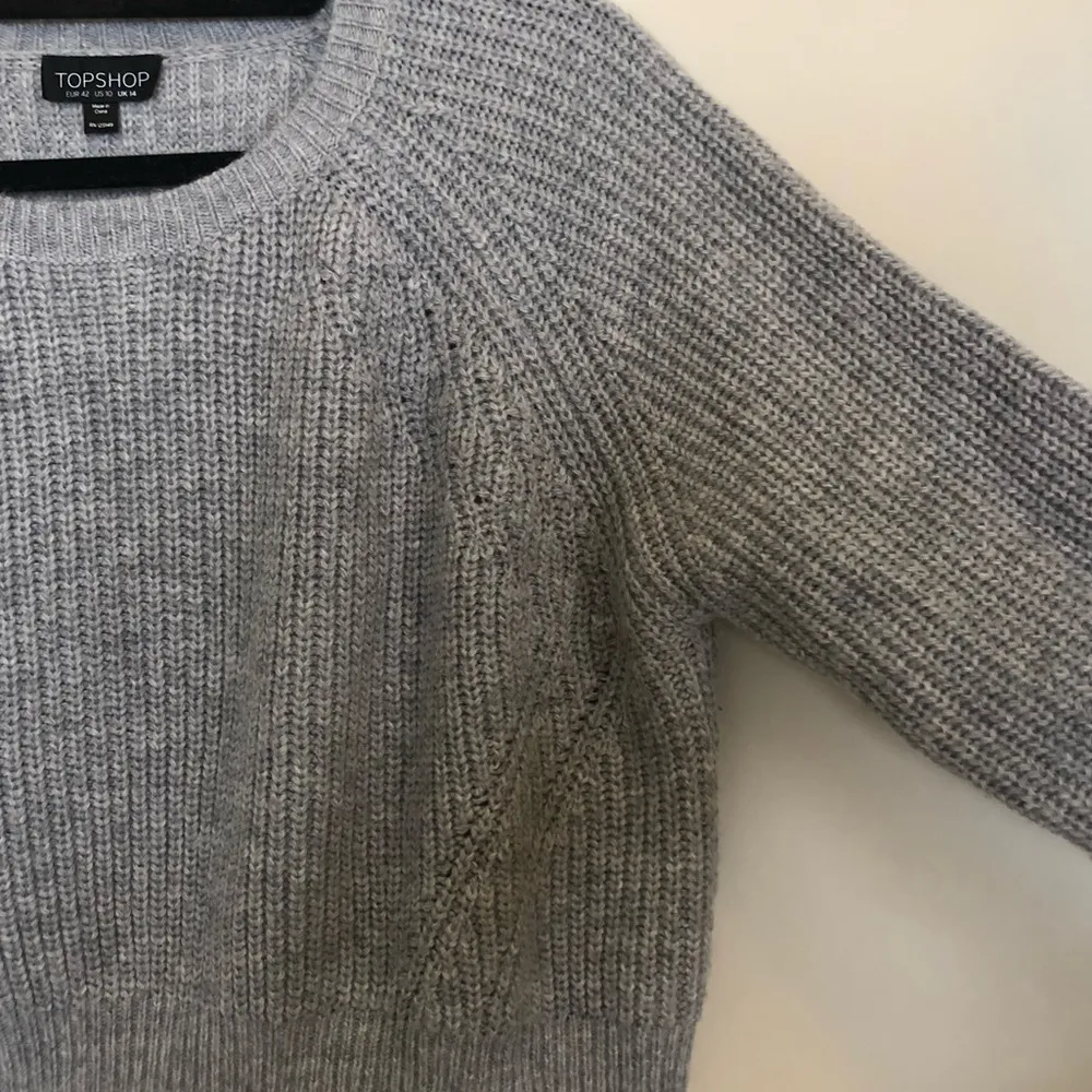 Gray Cropped Knit Sweater - Image 3