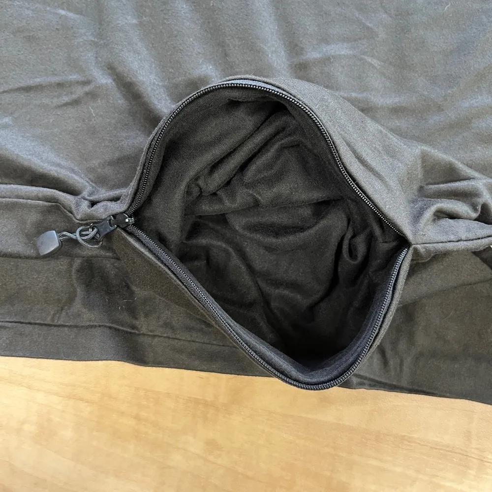 BEYOND YOGA Black Pocket Infinity Soft Scarf EUC - Image 8