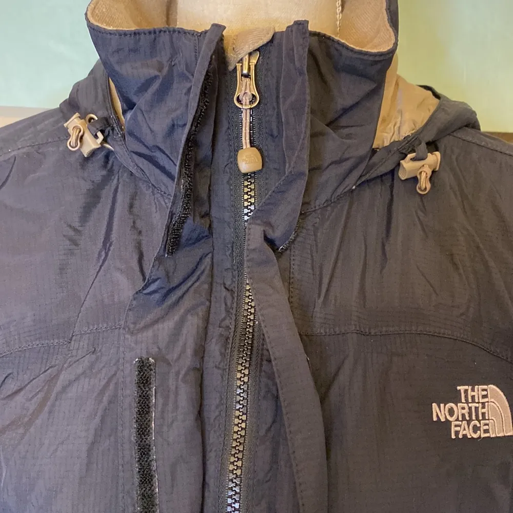 Ladies small black north face jacket - Image 6