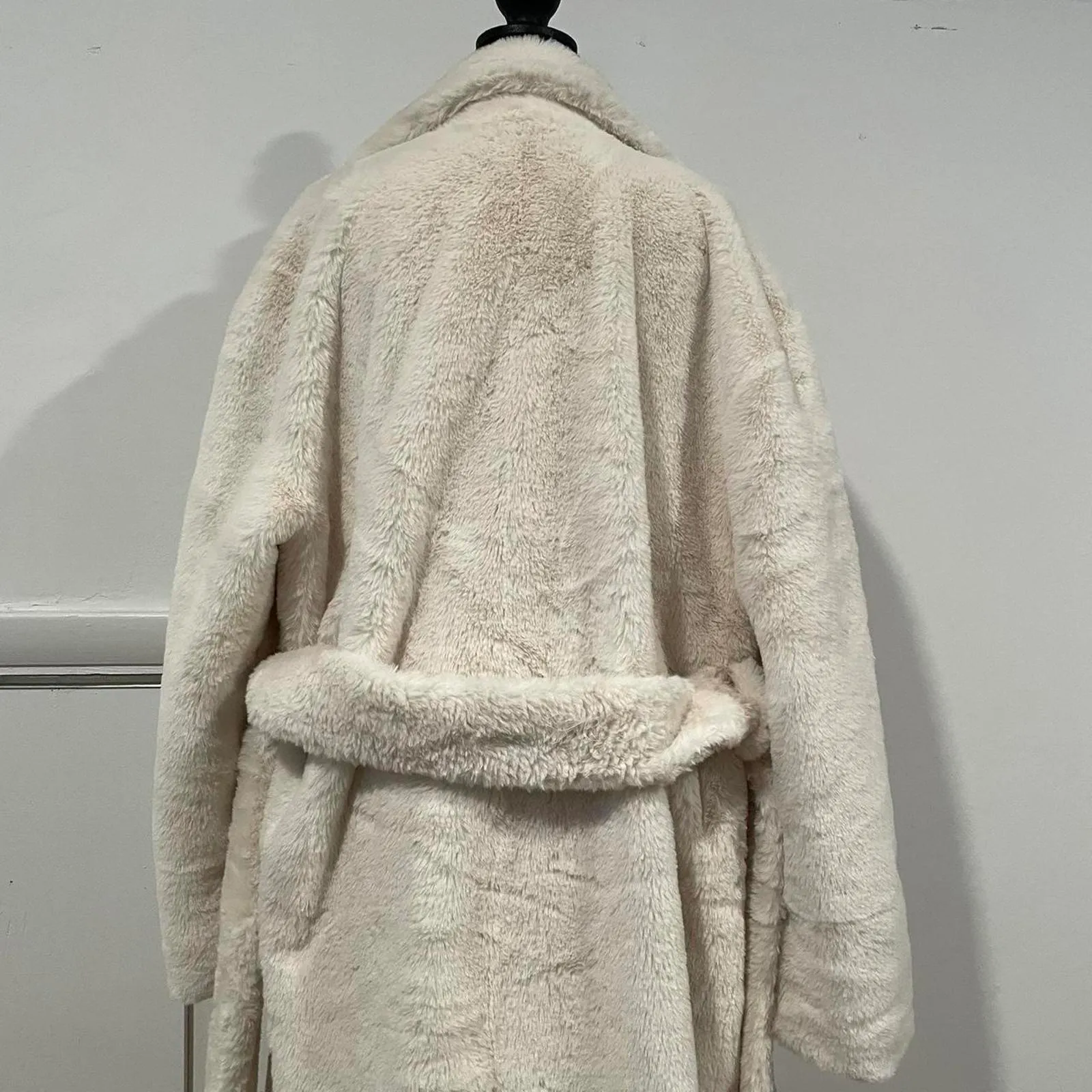 pretty little thing BEIGE FAUX FUR TIE WAIST MAXI COAT. size small - Image 7