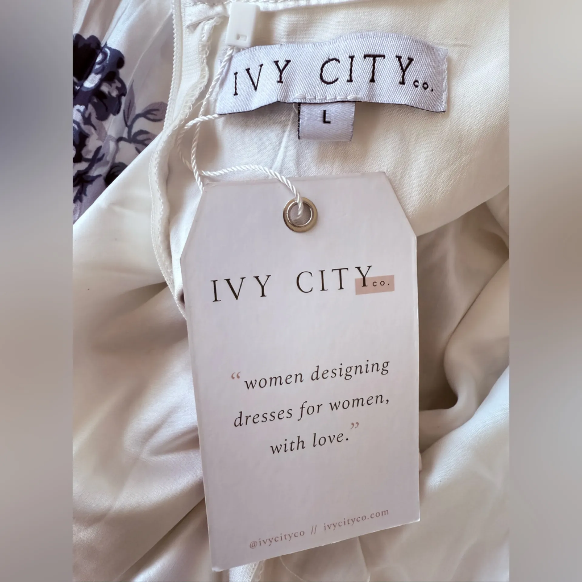 Ivy City Co Lorraine porcelain dress floral White and Blue Tiered Dress size L Size L - Image 9