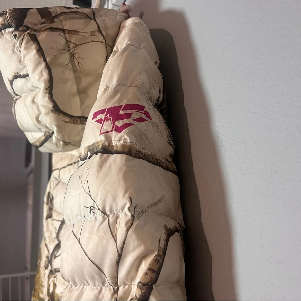 FXR Outdoor Puff Jacket Coat Down Feather Filled Real Tree Camo Tan Pink Size 8 - Image 8