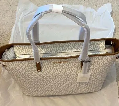 Michael Kors Vanilla Large Drawstring - Image 4