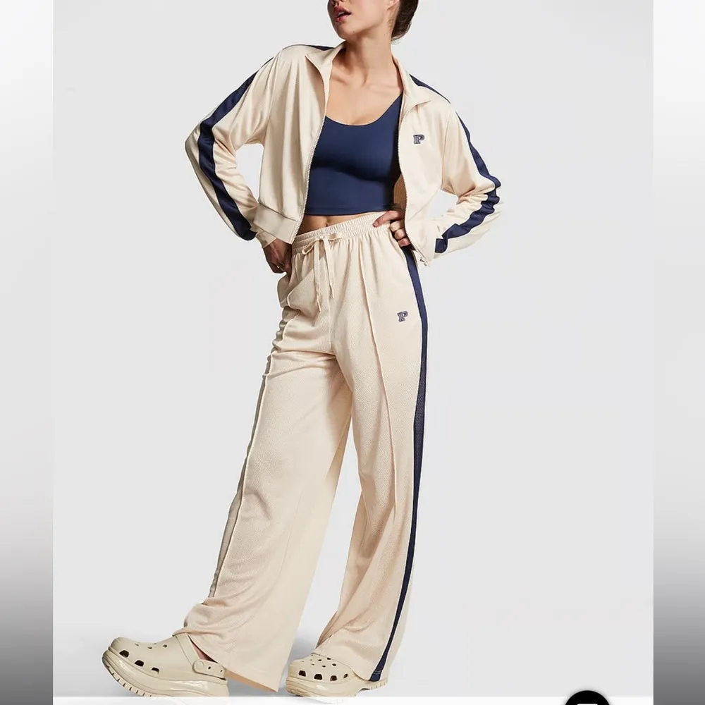 PINK Victoria’s Secret‎ Mesh Tech Wide-Leg Pants - Image 3