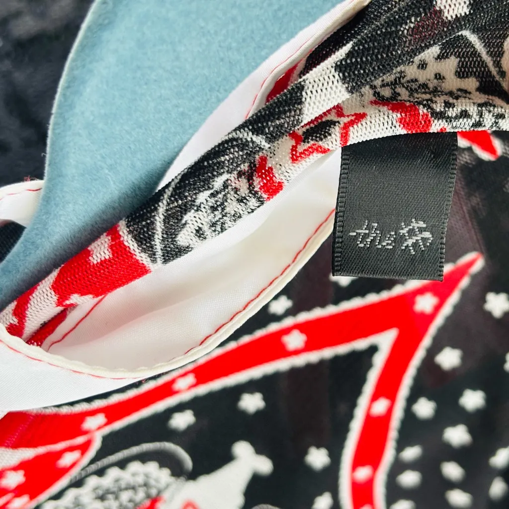 Paris New York Italy Nylon Stretch Top size 6 - Image 5