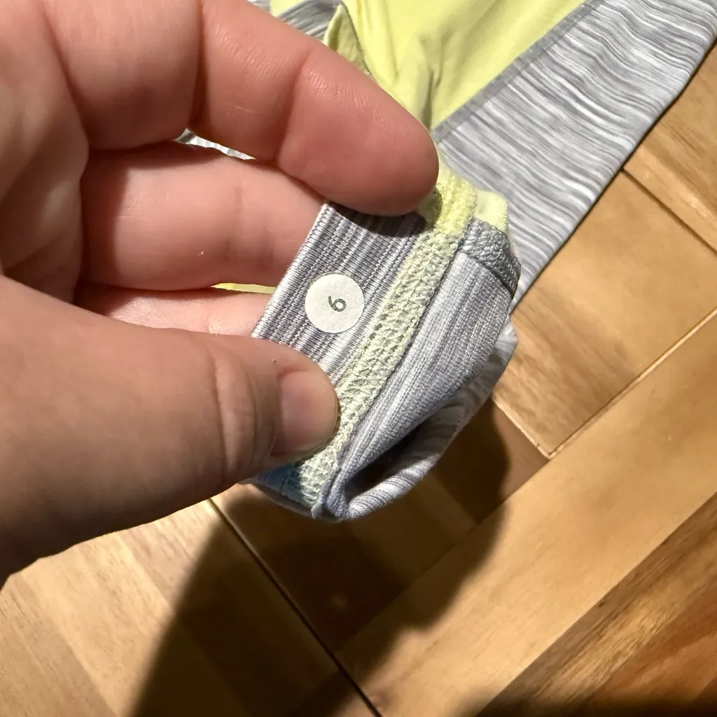 Lululemon workout tank top sz 6 - Image 4