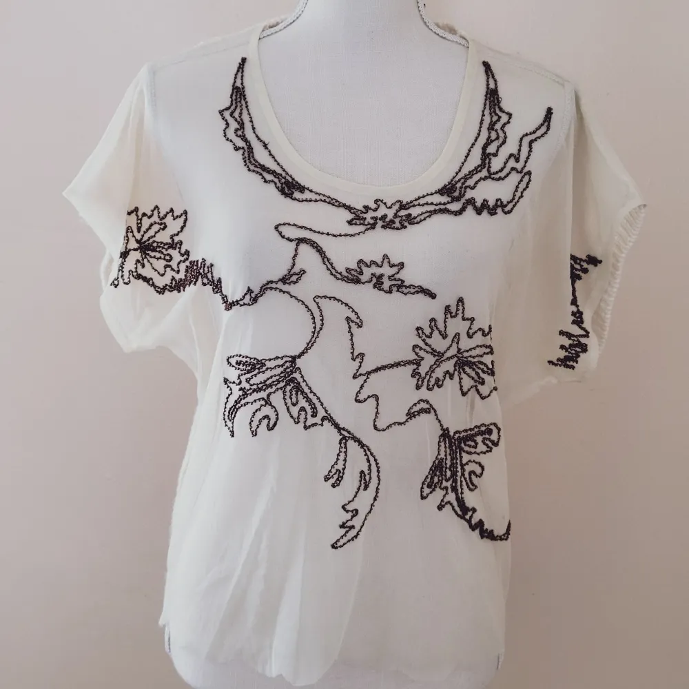 Bke Boutique cream mesh front sweater size large - Image 2