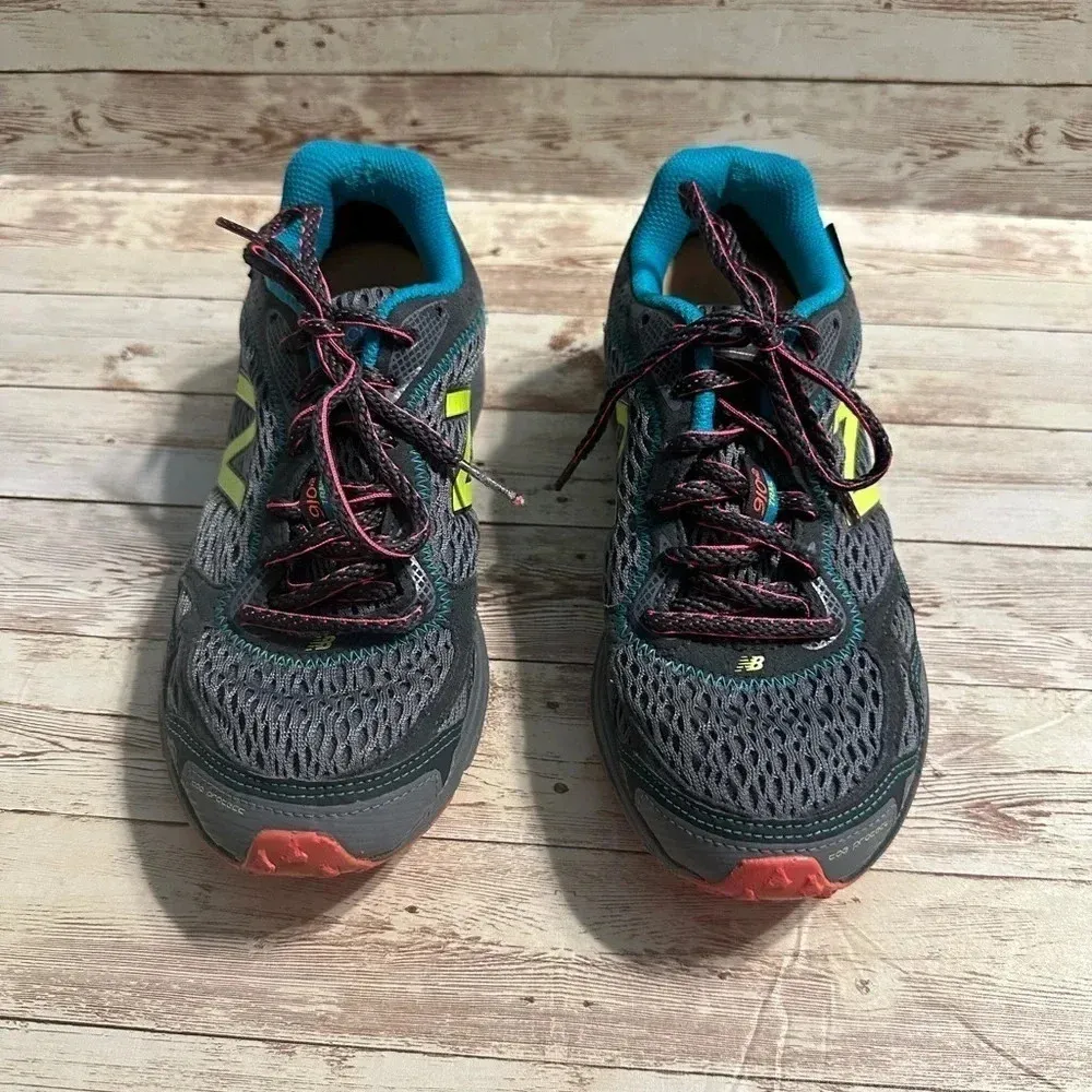 New Balance Sneakers Women’s Size 7.5 Grey Trail Running Sneakers - Image 9