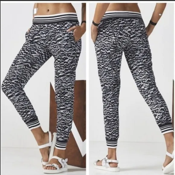 Fabletics Black & White Patterned Eve Jogger Sz S - Image 2
