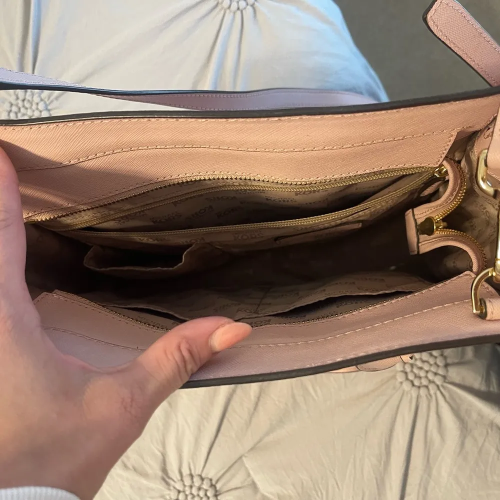 light baby pink handbag with shoulder strap - Image 4