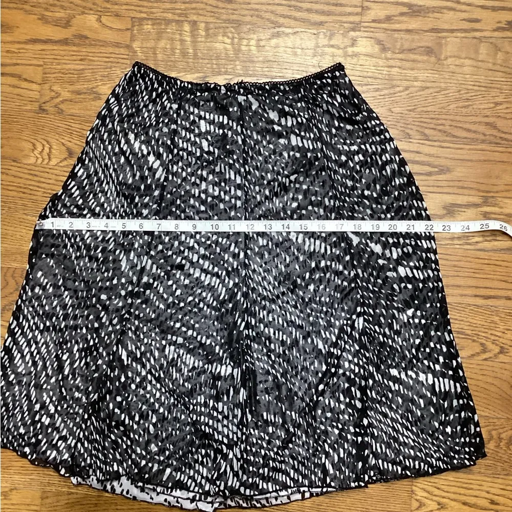 Reversible skirt. Size Medium. Black and white - Image 12
