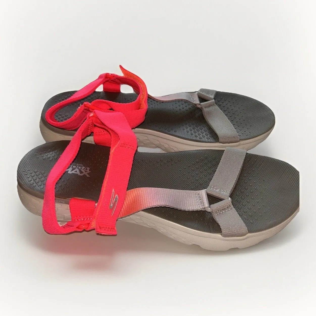 Skechers Goga Max Strappy Sandal Gray Pink Ombré Womens US Size 9‎ Beach Walking - Image 4