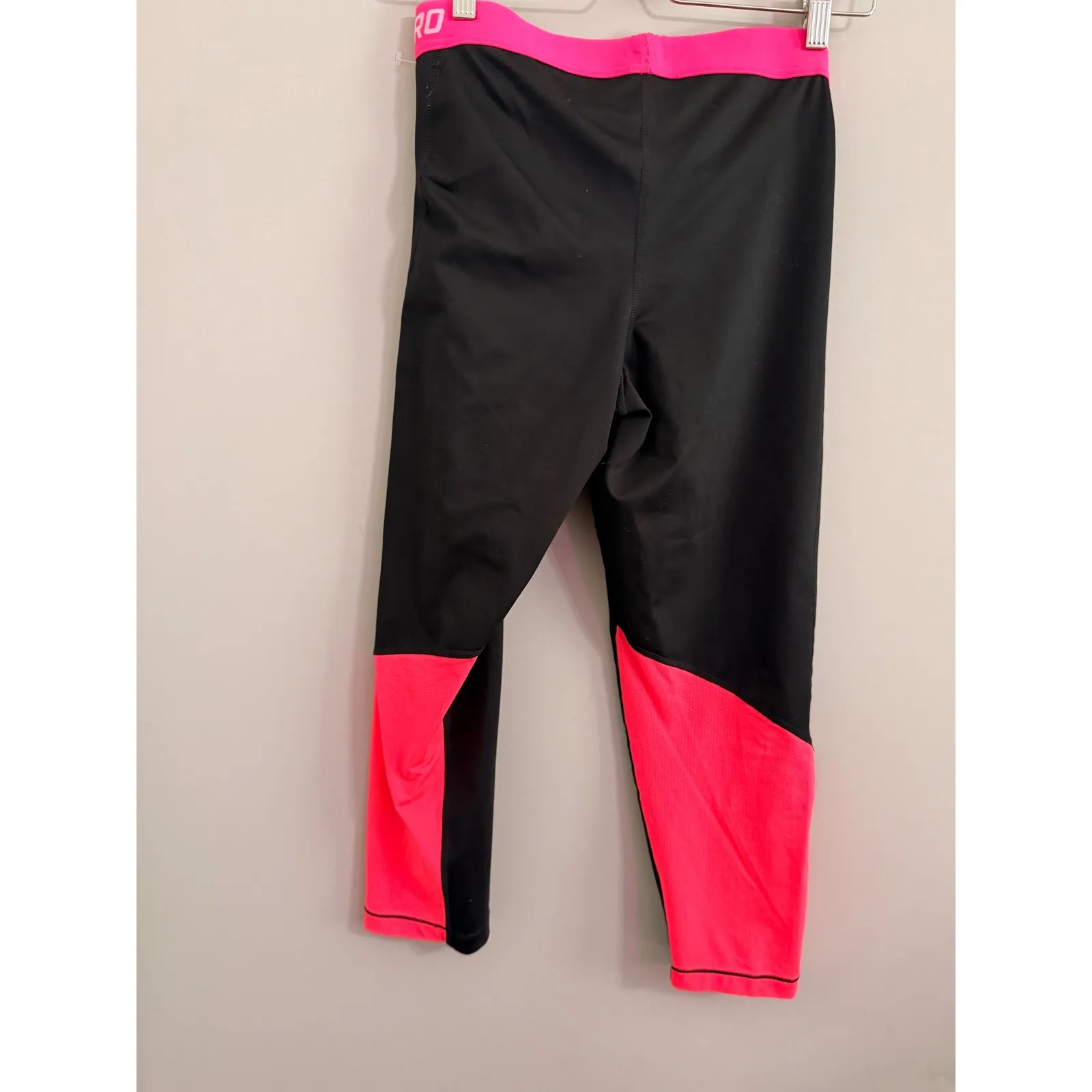 Nike Pro Dri FIT Women's Black Pink Athletic Capris Leggings‎ Size L - Image 4