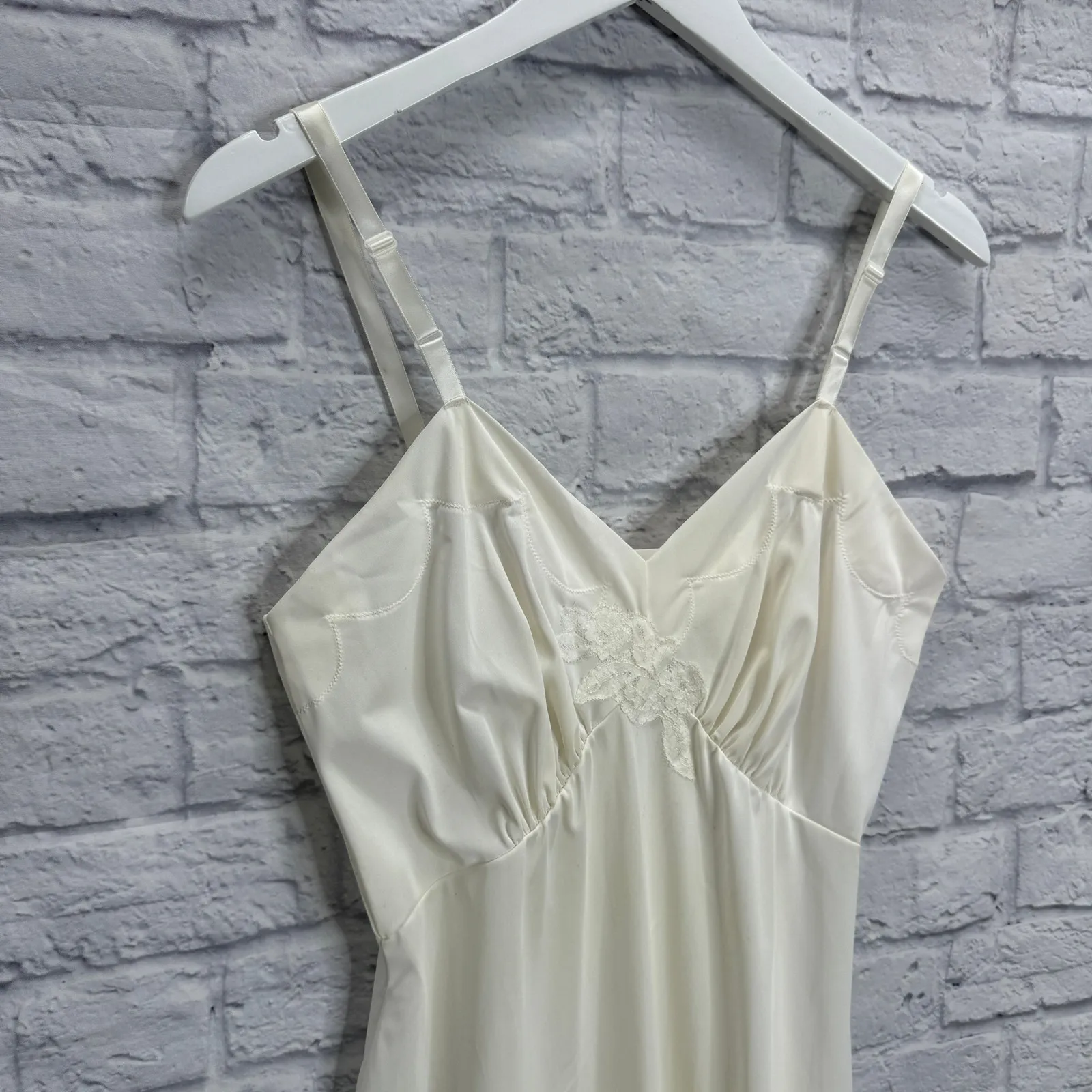 Vintage Shadowline Full Slip Size 36 Off White Scalloped Hem Knee Length Lace Size L - Image 3