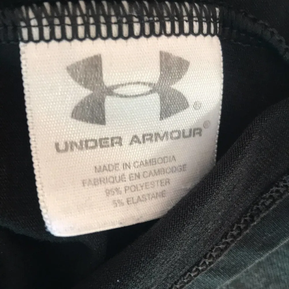 Under Armour Heat Gear Black Short Sleeve Athletic V-Neck Shirt Women's Size S - Image 6