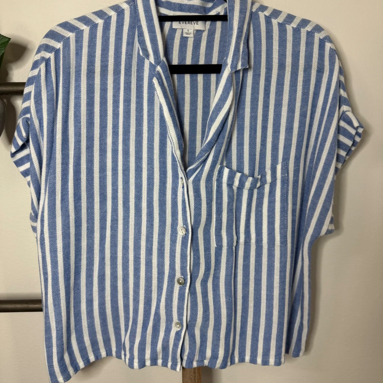 Evereve Blue White Stripe Button Up Short Sleeve Shirt Top Womens Size Small - Image 3