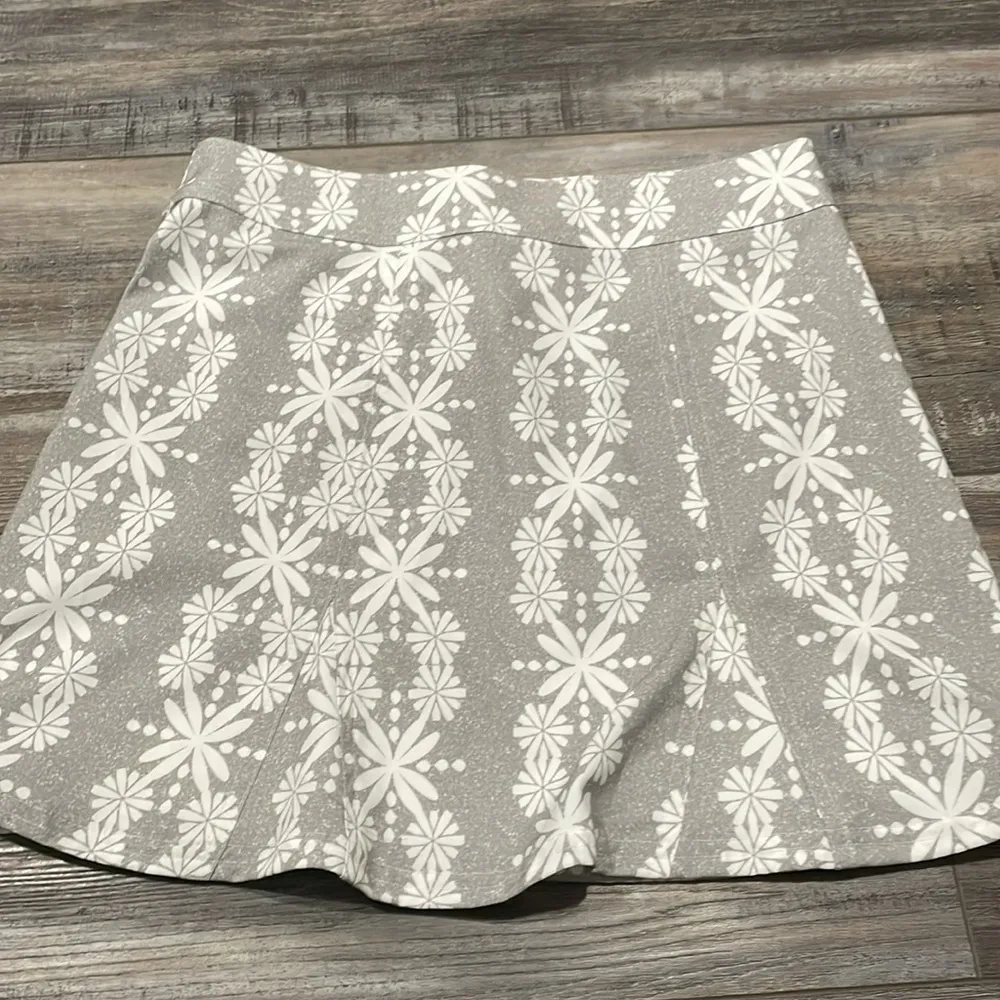RipSkirt Hawaii Gray/White Print Boho Lei Travel/Summer Skirt XS Gray - Image 6