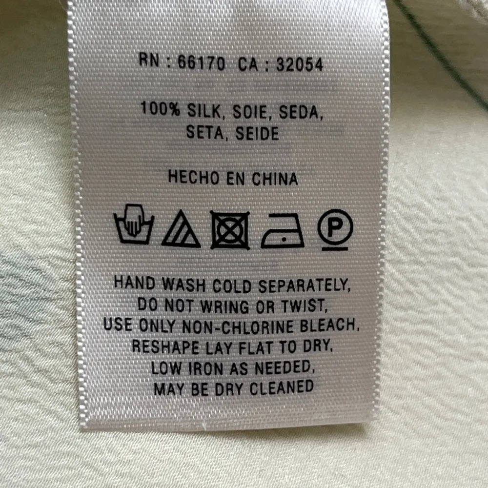 HD in Paris Anthropologie Silk Cream Print Top Size 00 Flutter Sleeve Scoop Neck - Image 6