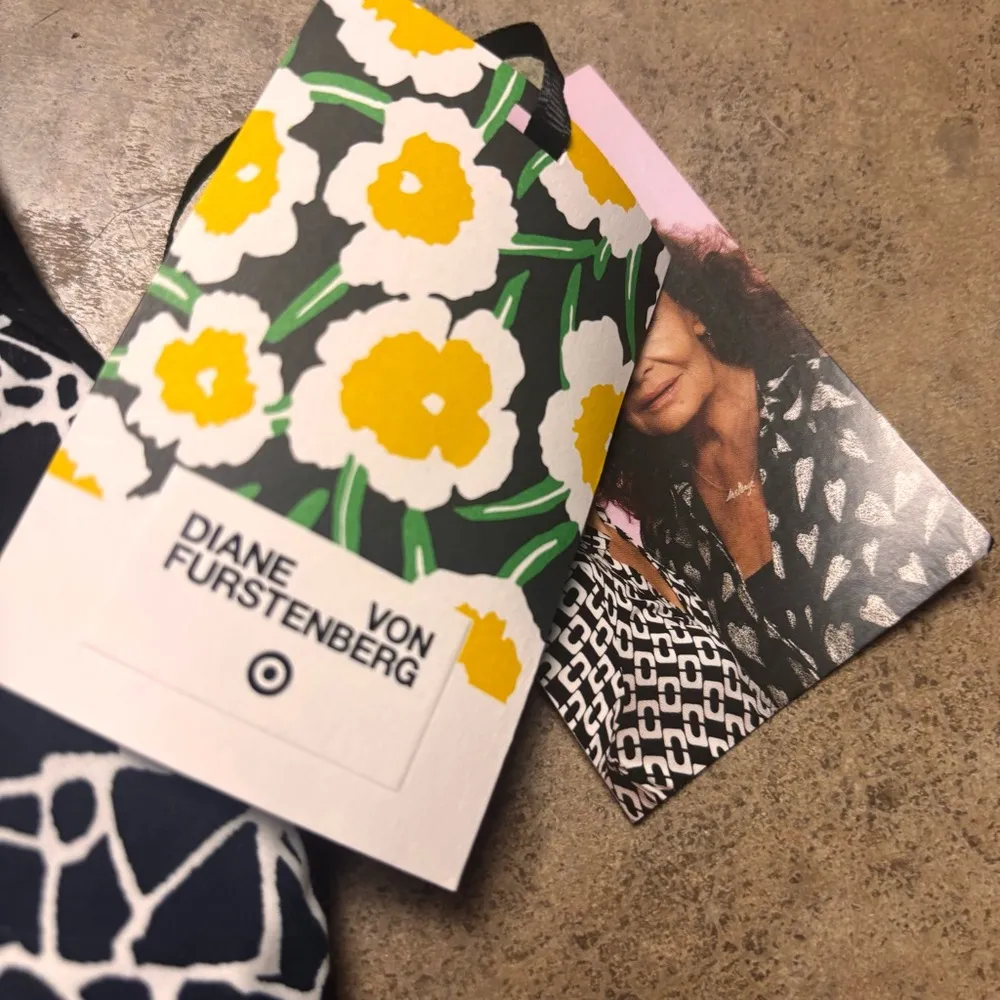 NWT Diane Von Furstenberg DVF Target Padded Sports Bra Black/White Size XS - Image 2