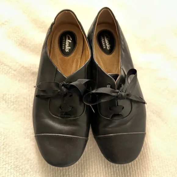 Clarks Artisan Black Ribbon Lace Up Ballet Flat Sneaker Shoes Womens 8.5 - Image 2