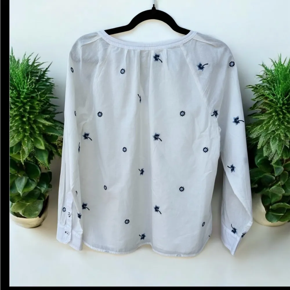 Talbots Embroidered Popover Tossed Ditsy Nlouse Medium Petite - Image 2