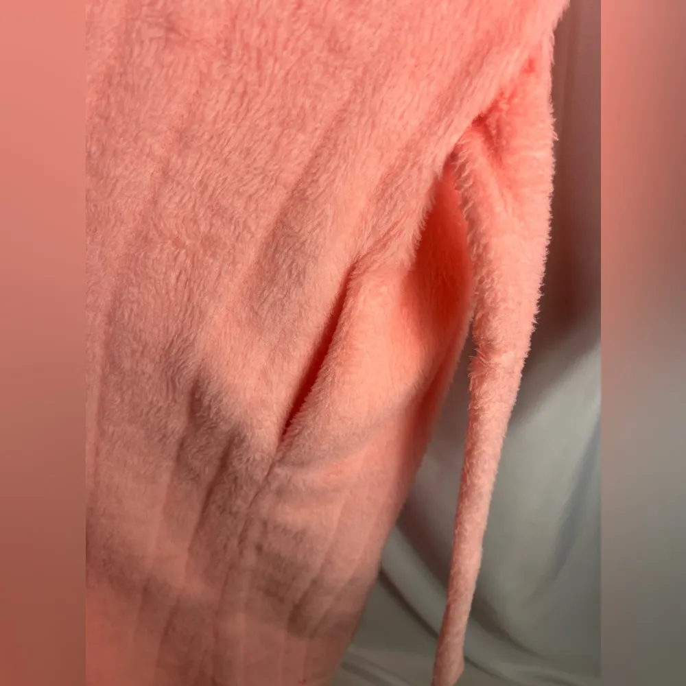 Vintage 1970’s Evelyn Pearson Long Robe Pink Belt Faux Fur Chevron Tie Size M Size M - Image 12