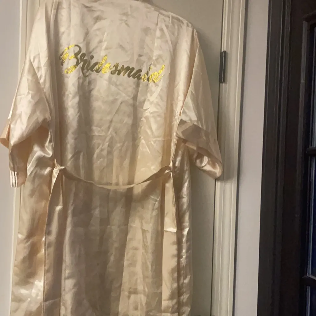 Bridesmaid satin robe - Image 3